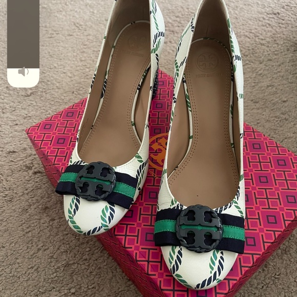 Shoes - Picture 1 of 2